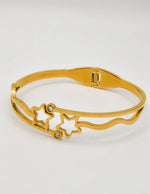 stellar_twinkle_golden_bracelet_for_women_gold_tone_star_bracelet_with_clear_stones_montreal_minimalist_jewelry