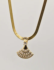 clean girl jewellery 2025 trend gold fan pendant necklace with cubic zirconia, tiktok viral necklaces canada
