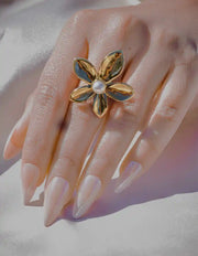 elegant_golden_flower_ring_biya_accessoires