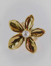 montreal_minimalist_golden_flower_ring