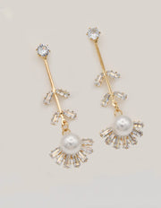 dainty gold pearl drop earrings with crystal fan design, clean girl jewellery 2024, chic earrings for canadian women