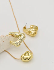 gold jewellery near me Canada, contemporary necklace with chunky pendant and abstract hoop earrings