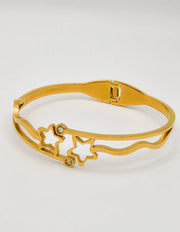 stellar_twinkle_golden_bracelet_for_women_gold_tone_star_bracelet_with_clear_stones_montreal_minimalist_jewelry